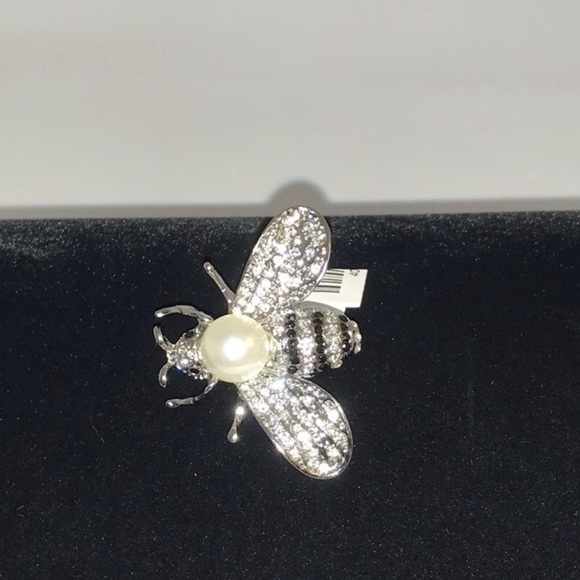 Silver Bee Brooch - Picture 5 of 8